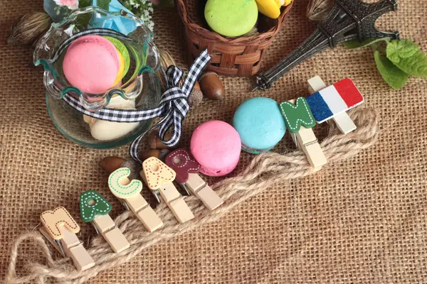 Bademli kurabiye tatlı geleneksel Fransız renkli ve tatlı.