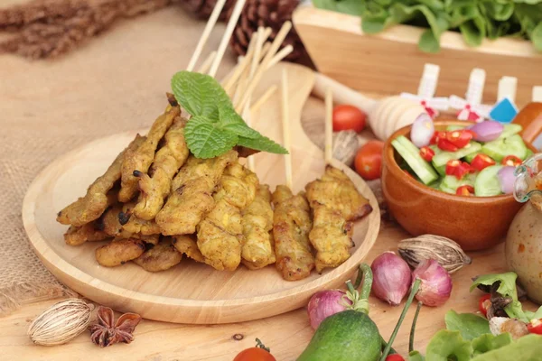 Domuz eti satay, Fıstık soslu ızgara domuz .