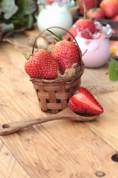 Fresh strawberries red and yogurt at delicious. — Stock Photo, Image