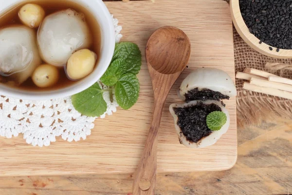 Chinese dessert ,glutinous rice balls in ginger soup — Stock Photo, Image