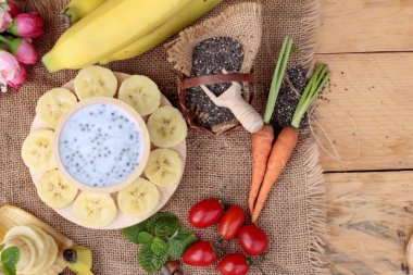 Chia tohumu süt ve muz lezzetli