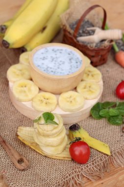 Chia tohumu süt ve muz lezzetli