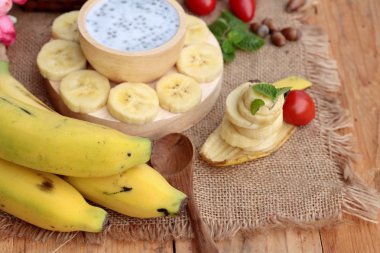 Chia tohumu süt ve muz lezzetli