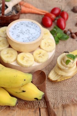 Chia tohumu süt ve muz lezzetli