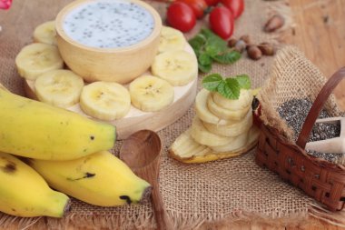 Chia tohumu süt ve muz lezzetli