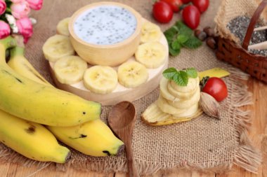 Chia tohumu süt ve muz lezzetli