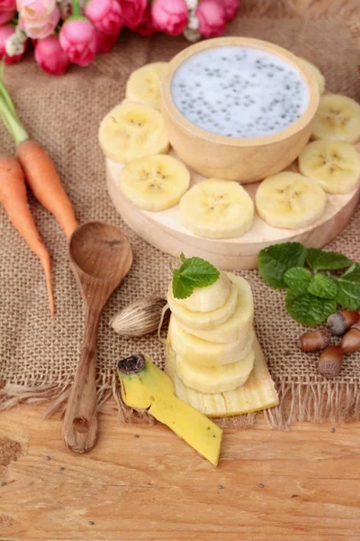 Chia tohumu süt ve muz lezzetli