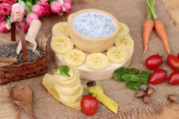 Chia tohumu süt ve muz lezzetli