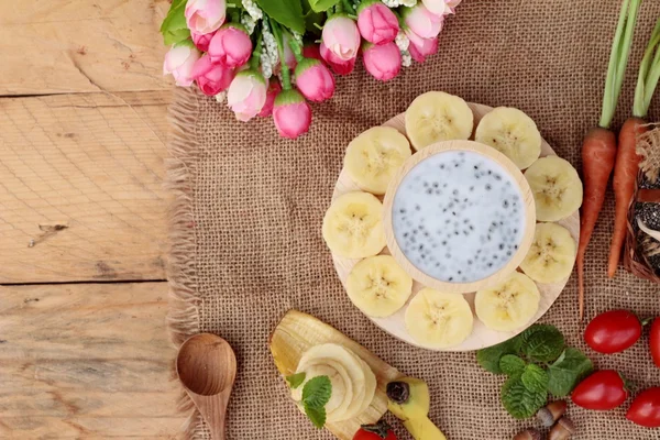 Chia tohumu süt ve muz lezzetli