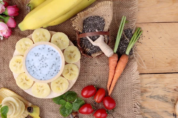 Chia tohumu süt ve muz lezzetli