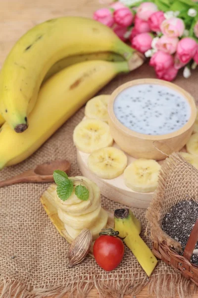 Chia tohumu süt ve muz lezzetli