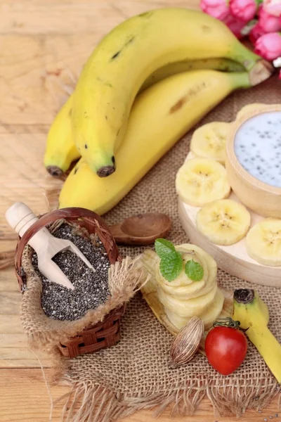 Chia tohumu süt ve muz lezzetli