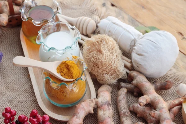 Turmeric powder with honey and milk for scrub. — Stock Photo, Image