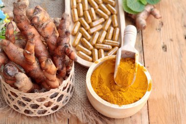 Zerdeçal tozu ile tumeric kapsül sağlık için.