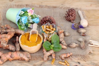 Zerdeçal tozu ile tumeric kapsül sağlık için.