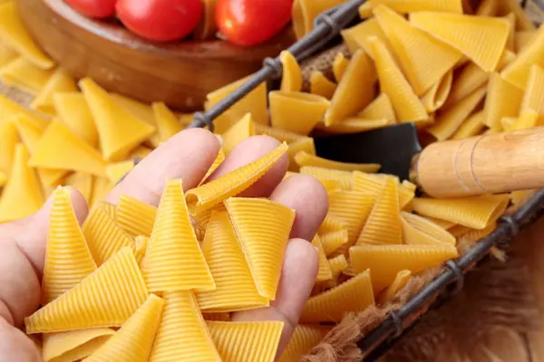 Croustilles de maïs cru à délicieux pour la cuisson — Photo