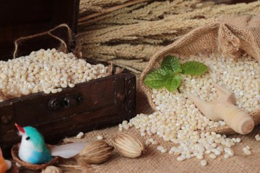 ham ahşap arka plan üzerinde arpa