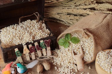 ham ahşap arka plan üzerinde arpa