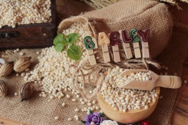 ham ahşap arka plan üzerinde arpa