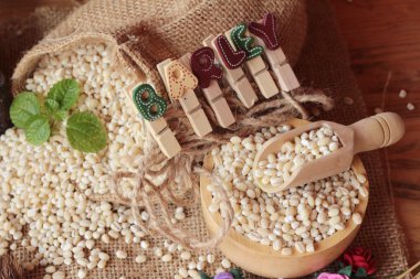 ham ahşap arka plan üzerinde arpa