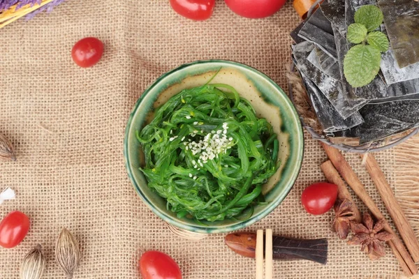 Zeewier salade is heerlijk en droogt zeewier — Stockfoto