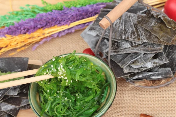 Zeewier salade is heerlijk en droogt zeewier — Stockfoto