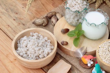 Süt ve sağlık lezzetli için pişmiş arpa