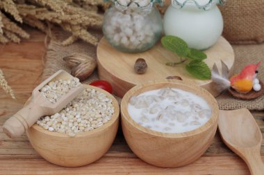 Süt ve sağlık lezzetli için pişmiş arpa