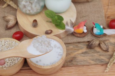 Süt ve sağlık lezzetli için pişmiş arpa