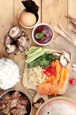 Bibimbap Kore yemeği lezzetli yapma