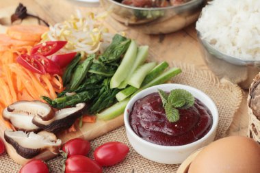 Bibimbap Kore yemeği lezzetli yapma