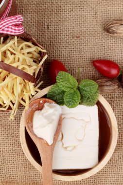 Zencefil çayı ve tofu tatlı Çin yemeği