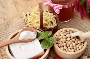 Zencefil çayı ve tofu tatlı Çin yemeği