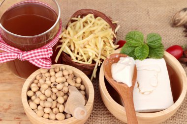 Zencefil çayı ve tofu tatlı Çin yemeği