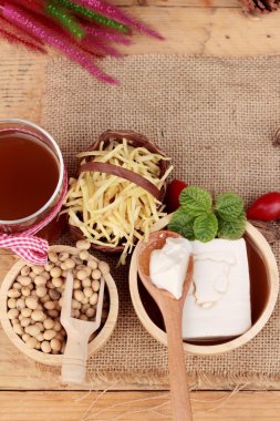 Zencefil çayı ve tofu tatlı Çin yemeği