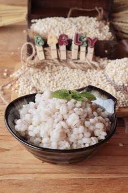 Sağlık ve ham arpa için pişmiş arpa