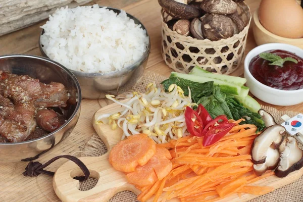 Bibimbap maken Koreaans voedsel heerlijke — Stockfoto