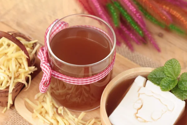 Zencefil çayı ve tofu tatlı Çin yemeği — Stok fotoğraf