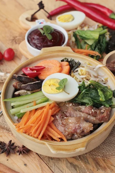 Bibimbap comida coreana es delicioso . — Foto de Stock