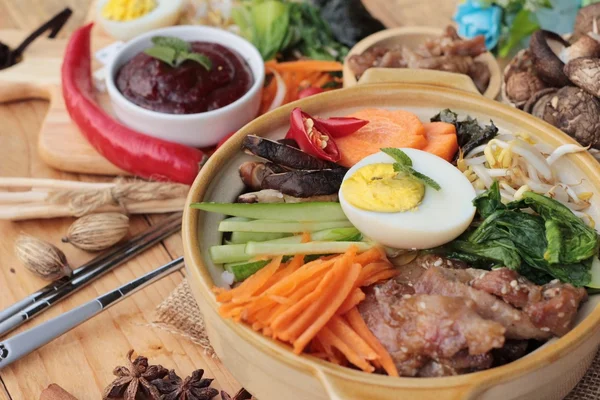 Bibimbap coréen nourriture est délicieuse . — Photo