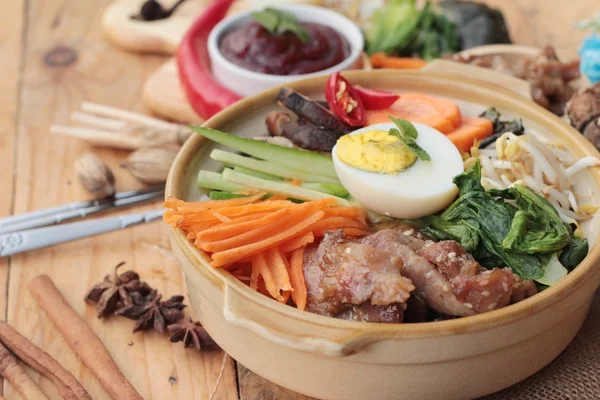 Bibimbap coréen nourriture est délicieuse . — Photo