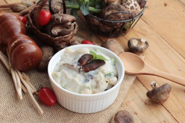 Mantar kremalı çorba lezzetli.