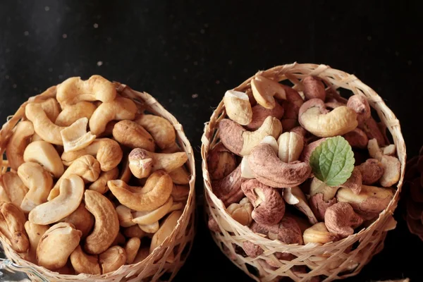 Castanhas de caju são torradas deliciosas com sal — Fotografia de Stock