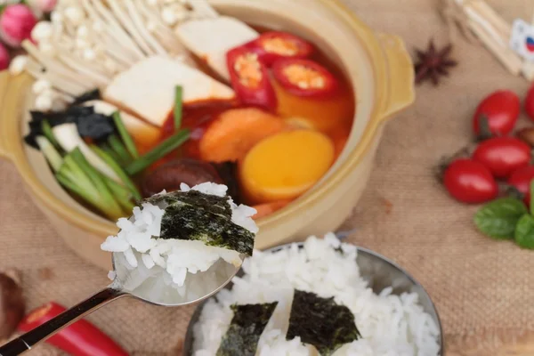 Koreanische Tofu-Suppe lecker machen — Stockfoto