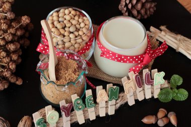 Soya Fasulye sütü fasulye ile.