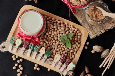 Soya Fasulye sütü fasulye ile.