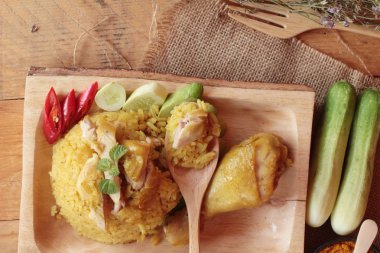 Tavuk biryani pirinç lezzetli ve sos