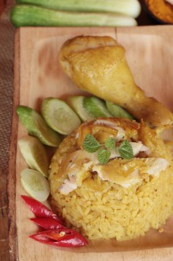 Tavuk biryani pirinç lezzetli ve sos