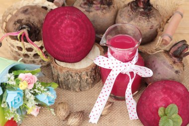 Pancar suyu ve taze pancar lezzetli