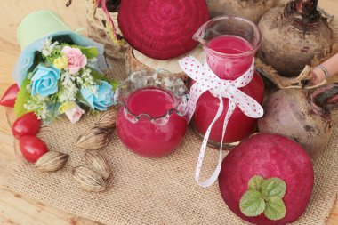 Pancar suyu ve taze pancar lezzetli